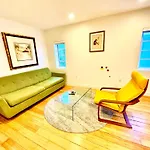 12 Guests Luxurious South Beach Suite 2