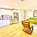 12 Guests Luxurious South Beach Suite 2
