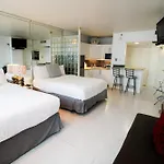 Castle 1120 Bayview Studio, Beach Access, Pool, Tennis, Free Parking