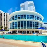 Castle Ph11 Penthouse With Balcony, Free Parking, Pool, Tennis, Beach Access