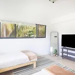 Comfort And Style 2 Bed 1 Bath 2 Min To The Beach!