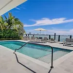 Waterfront Residence With Panoramic Bay Views In Miami