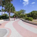 Ocean Drive Comfy Apt, W/2 Queen Beds By The Beach