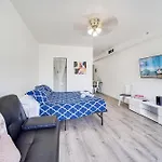 Deco Apt W/2 Queen Beds On Ocean Dr, South Beach