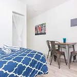 Ocean Drive Deco Apt W/2 Queen Beds, Steps 2 Beach
