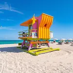 Deco Apt W/2 Queen Beds On Ocean Dr, South Beach