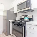 Ocean Drive Deco Apt W/2 Queen Beds, Steps 2 Beach