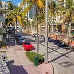 Ocean Drive Deco Apt W/2 Queen Beds, Steps 2 Beach