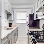 Steps 2 Beach, Prime Ocean Dr Condo W/2 Queen Beds