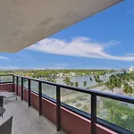 Beautiful Beach Condo Beach Service 1020