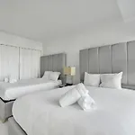 Beautiful Beach Condo Beach Service 1020