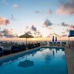 King 1 Bed Apt With Rooftop Pool C202