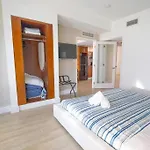 King 1 Bed Apt With Rooftop Pool C202