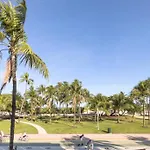 Ocean Drive Apartment W Balcony Walk To The Beach