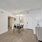 Ocean View Beach Retreat Beach Service 606