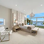 Spacious Corner Unit With Bay Views