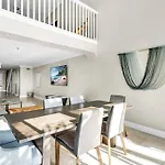 Ventur Loft 2-Story Beachfront With Ocean Views