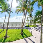 Ventur Loft 2-Story Beachfront With Ocean Views