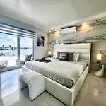 Luxurious Waterfront Apartment With Free Parking 5Min Drive To Miami Brach