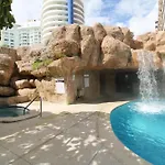 Castle 835 Oceanview Studio On Beach With Pool, Gym, Bars, And Free Parking