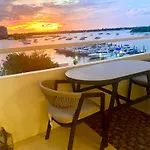 Modern Waterfront Apartment With Miami Skyline View, Free Parking 5 Mins Drive To Miami Beach