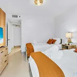 Beautiful 2 Bedroom Apartment Amazing Pool