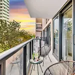 Beautiful 2 Bedroom Apartment Amazing Pool