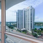 Seastays-Beachfront Apartments