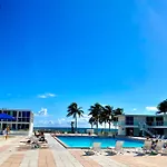 Large Beautiful Penthouse Ocean Front With Beach Access And Free Parking In Miami Beach