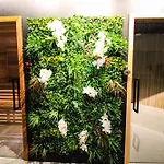 Alexander 1209 Beachfront Condo With 2 Pools , Beach Access, Sauna, Stores