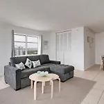 1201- Luxurious 1Br & 2Ba With Stunning Ocean Views