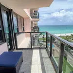 Sabrinas 2Br Modern Beachfront Condo
