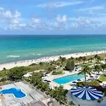 Sabrinas 2Br Modern Beachfront Condo