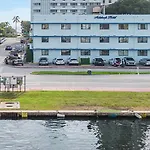 What are the best hotels near South Beach?