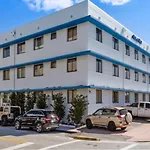 What are the best hotels near South Beach?