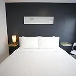 South Beach 2 Bedroom Family Pet Friendly Apartment With Free Parking On Premise