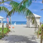 Modern Miami Beach Condo With Beach Service & Pool