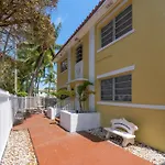 Bellamor Apts At 5Th St Shopping Mall