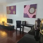 Great 1Bedroom Renovated 1 Minute From The Beach