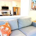 Homey Haven In Vibrant South Beach