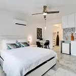 Best Location By The Beach ! Free Wifi - Tv - All Amenities
