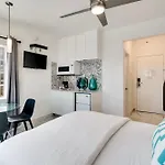 Best Location By The Beach ! Free Wifi - Tv - All Amenities