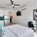 Best Location By The Beach ! Free Wifi - Tv - All Amenities