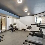 Stunning 2-Bedroom Condo With Exclusive Beach Amenities, Pool And Gym 704