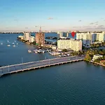 Bayshore Bliss- Cozy Space & Bay Views