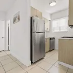 Beachside Apt Miami 4 Guests