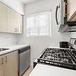 Beachside Apt Miami 4 Guests
