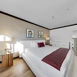 The Shoreline Suites