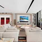 Exquisite Double-Unit Condo With Oceanfront Views