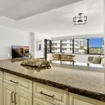 Beautiful Oceanview Condo With Beach Service 504